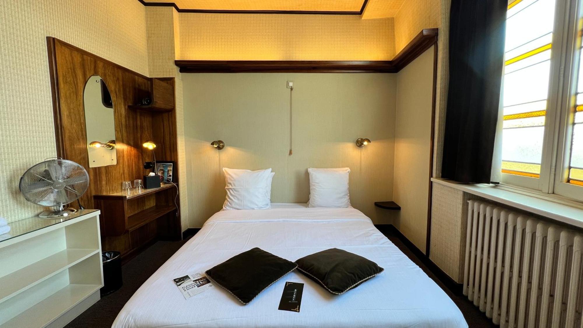 Latroupe Le Berger Hotel Saint-Gilles Room photo